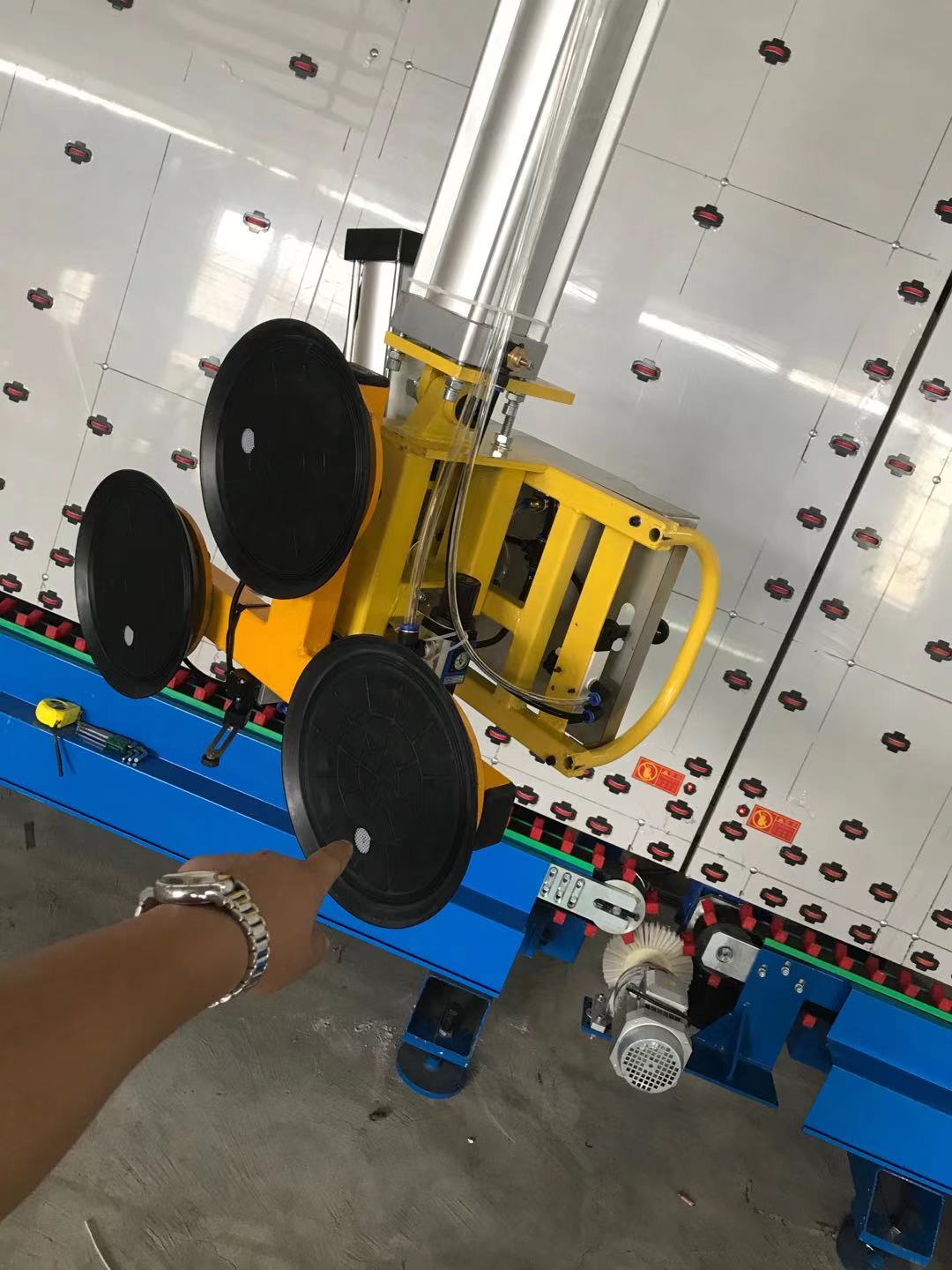 中空玻璃打膠機(jī)與門(mén)窗自動(dòng)打膠機(jī)的區(qū)別